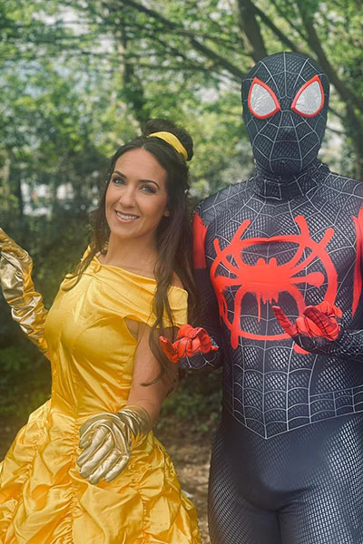 characters-princess-belle-and-black-spiderman